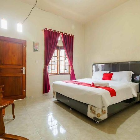 RedDoorz near Bukit Kubu Berastagi Hotel Bagian luar foto