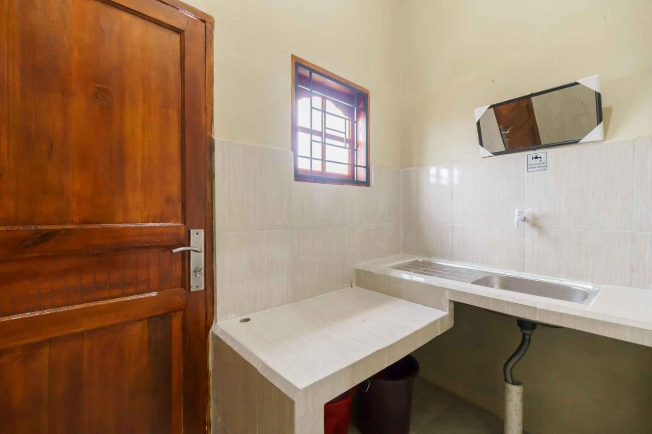RedDoorz near Bukit Kubu Berastagi Hotel Bagian luar foto