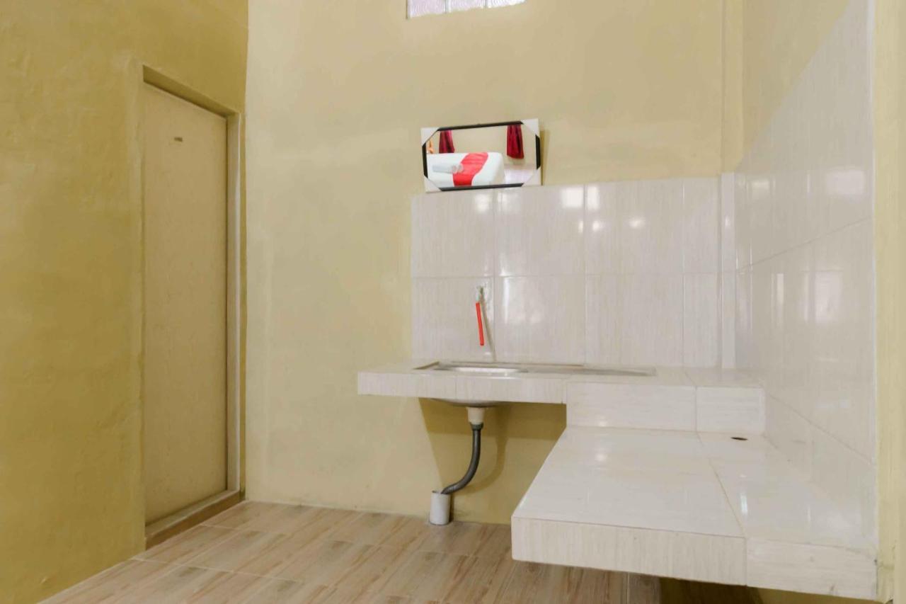 RedDoorz near Bukit Kubu Berastagi Hotel Bagian luar foto