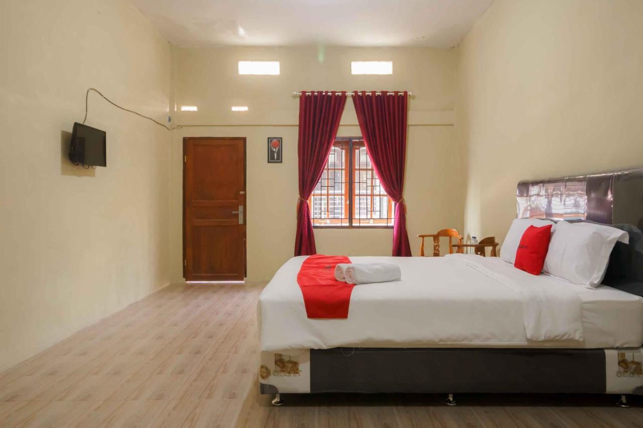RedDoorz near Bukit Kubu Berastagi Hotel Bagian luar foto