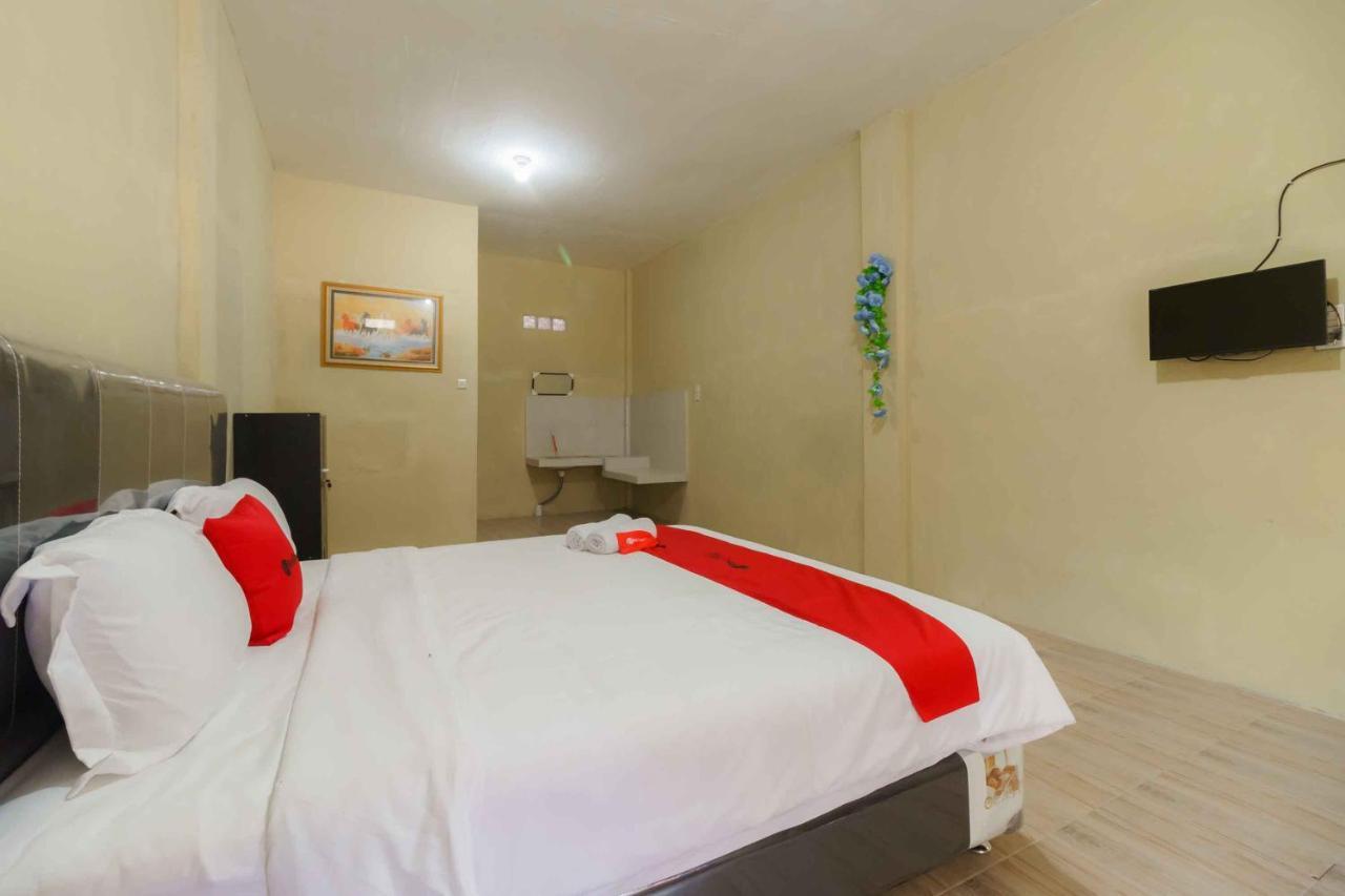 RedDoorz near Bukit Kubu Berastagi Hotel Bagian luar foto