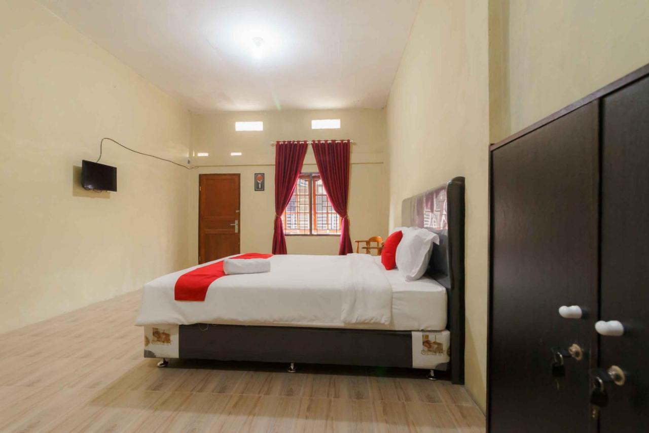 RedDoorz near Bukit Kubu Berastagi Hotel Bagian luar foto